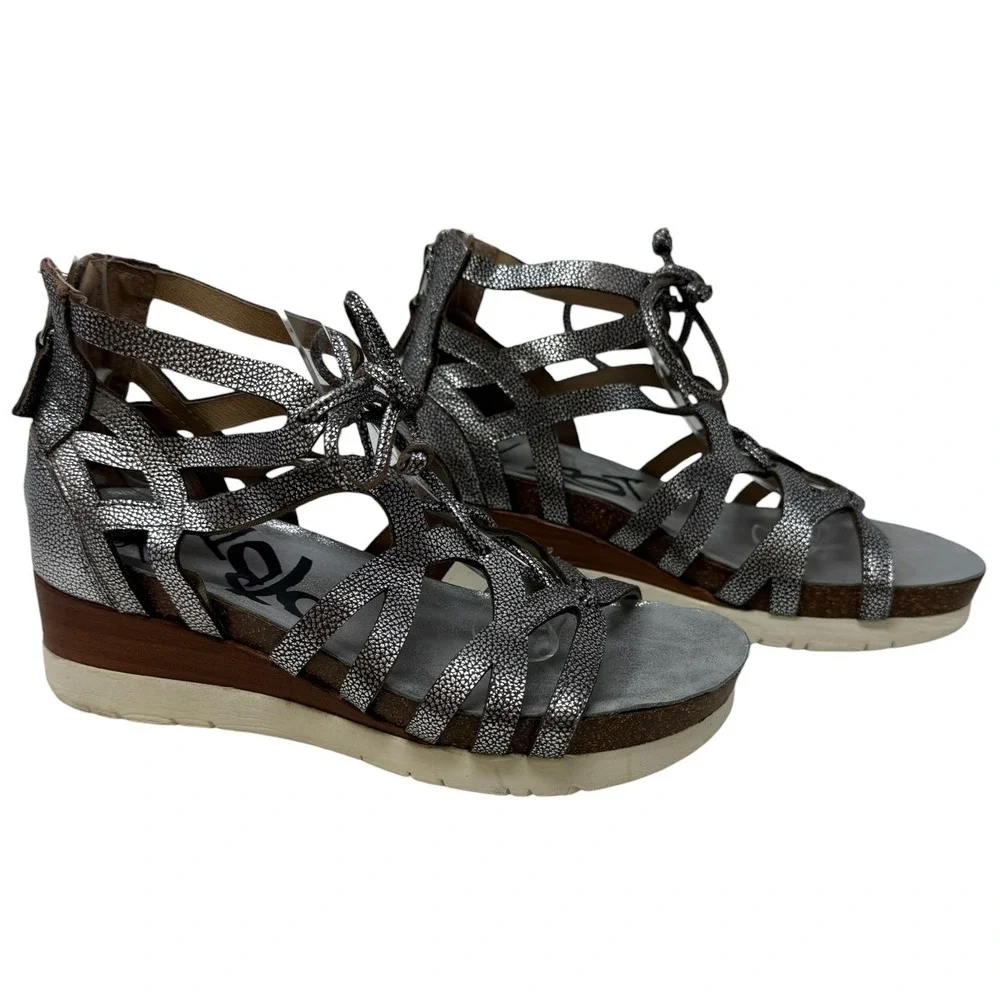OTBT Women's‎ Escapade Gladiator Silver Leather Sandals Gladiator 8.5